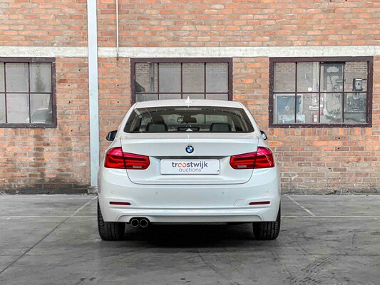 BMW 320i Essential 2.0 184hp 2015 3-Series, HB-971-D