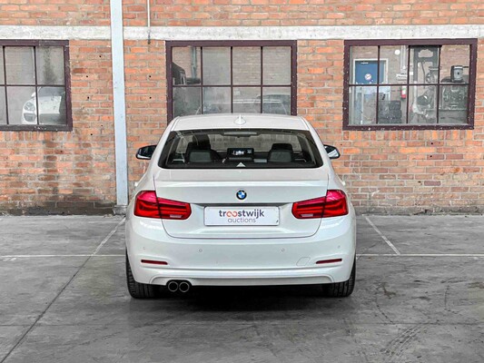 BMW 320i Essential 2.0 184hp 2015 3-Series, HB-971-D