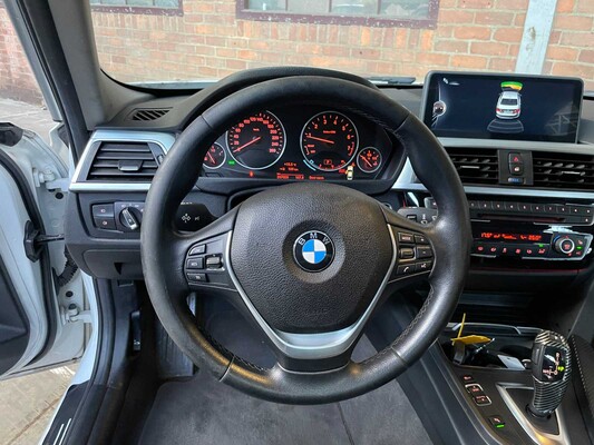 BMW 320i Essential 2.0 184hp 2015 3-Series, HB-971-D