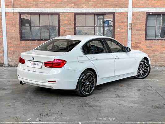 BMW 320i Essential 2.0 184hp 2015 3-Series, HB-971-D