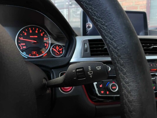 BMW 320i Essential 2.0 184hp 2015 3-Series, HB-971-D