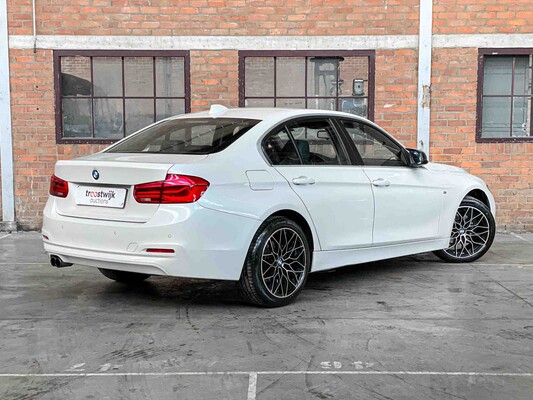 BMW 320i Essential 2.0 184hp 2015 3-Series, HB-971-D