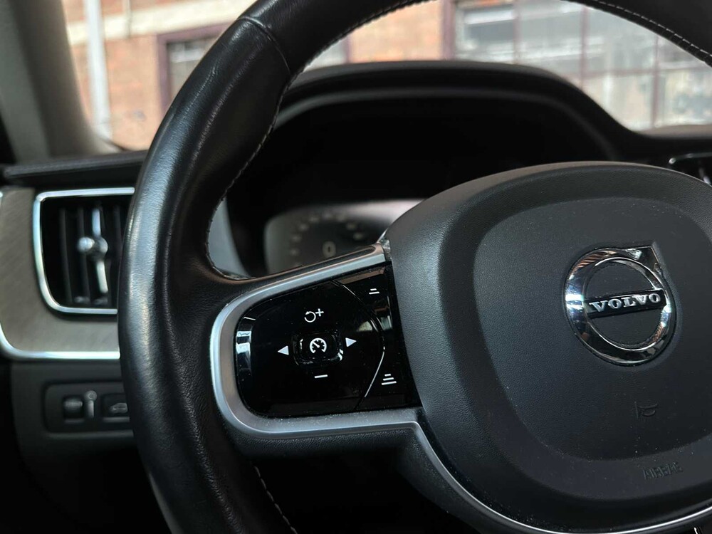 Volvo XC60 2.0 T8 TE AWD Momentum Pro 303pk 2019, S-201-TX