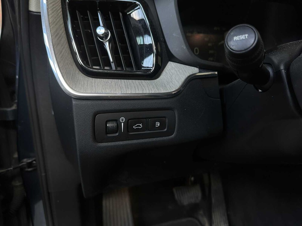 Volvo XC60 2.0 T8 TE AWD Momentum Pro 303pk 2019, S-201-TX