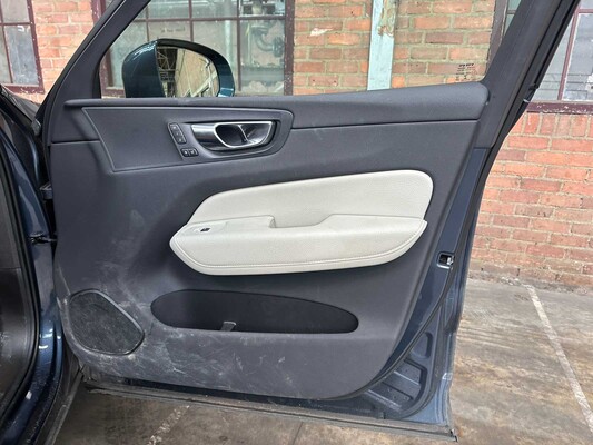 Volvo XC60 2.0 T8 TE AWD Momentum Pro 303hp 2019, S-201-TX