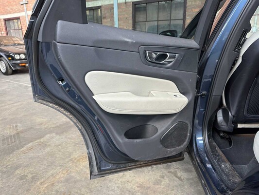 Volvo XC60 2.0 T8 TE AWD Momentum Pro 303hp 2019, S-201-TX