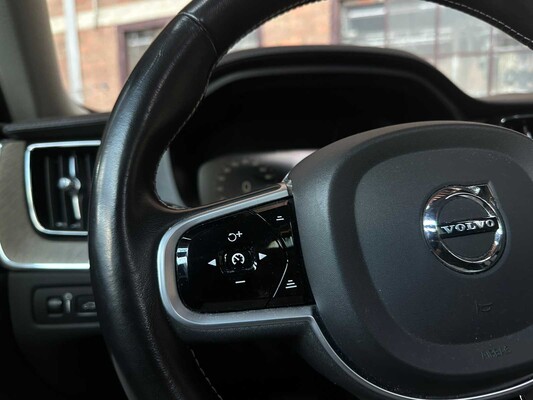 Volvo XC60 2.0 T8 TE AWD Momentum Pro 303hp 2019, S-201-TX