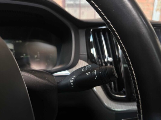 Volvo XC60 2.0 T8 TE AWD Momentum Pro 303hp 2019, S-201-TX