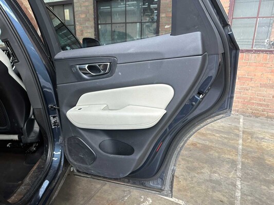 Volvo XC60 2.0 T8 TE AWD Momentum Pro 303hp 2019, S-201-TX