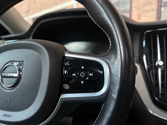 Volvo XC60 2.0 T8 TE AWD Momentum Pro 303hp 2019, S-201-TX