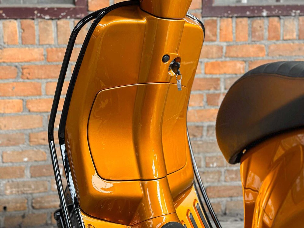 Vespa Sprint 4T (CUSTOM) 2014, F-512-XF Scooter