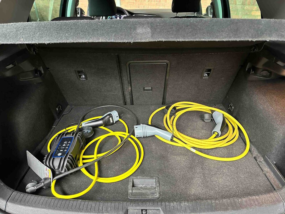 Volkswagen e-Golf 136pk 2019 (Origineel-NL), ZF-315-L