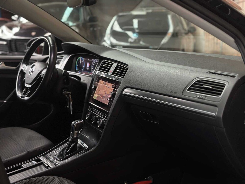 Volkswagen e-Golf 136PS 2019 (Original-NL), ZF-315-L