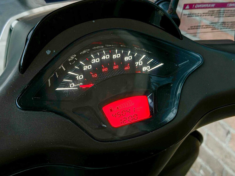 Vespa Sprint 4T Piaggio 2015, DBN-64-D Roller