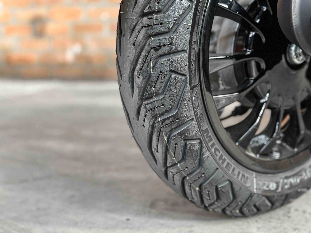 Vespa Sprint 4T (CUSTOM) 2014, F-512-XF Roller