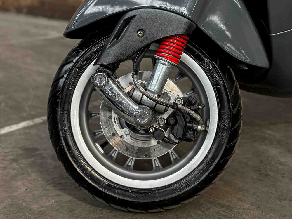 Vespa Sprint 4T 49cc 2014, F-768-VR Roller