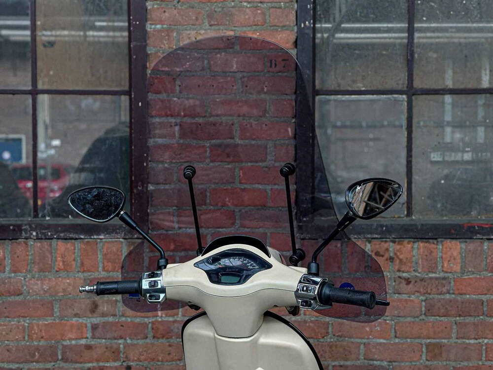 Vespa Sprint 4T Piaggio 2015, DDN-53-B Scooter