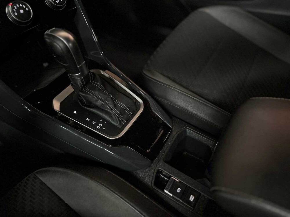 Volkswagen T-Roc 1.5 TSI R-Line Sport Business R 150hp 2019, J-599-LZ