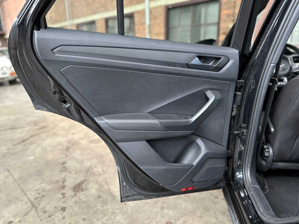 Volkswagen T-Roc 1.5 TSI R-Line Sport Business R 150hp 2019, J-599-LZ