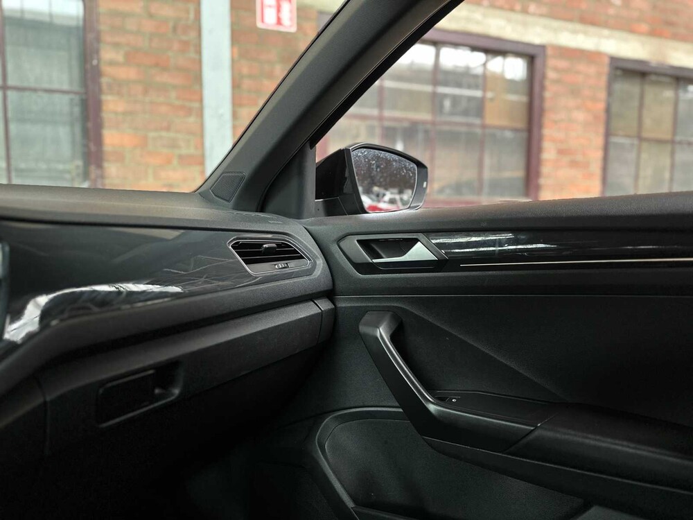 Volkswagen T-Roc 1.5 TSI R-Line Sport Business R 150hp 2019, J-599-LZ