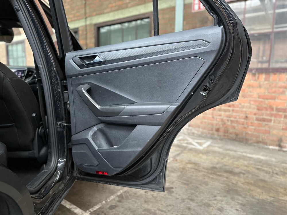 Volkswagen T-Roc 1.5 TSI R-Line Sport Business R 150hp 2019, J-599-LZ