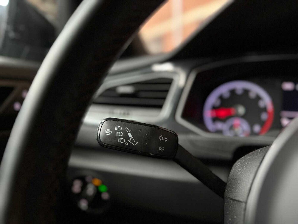 Volkswagen T-Roc 1.5 TSI R-Line Sport Business R 150hp 2019, J-599-LZ