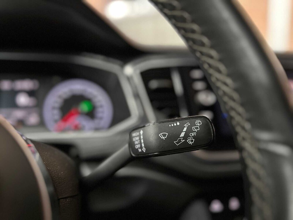 Volkswagen T-Roc 1.5 TSI R-Line Sport Business R 150hp 2019, J-599-LZ