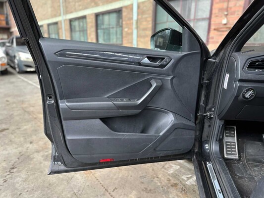 Volkswagen T-Roc 1.5 TSI R-Line Sport Business R 150pk 2019, J-599-LZ