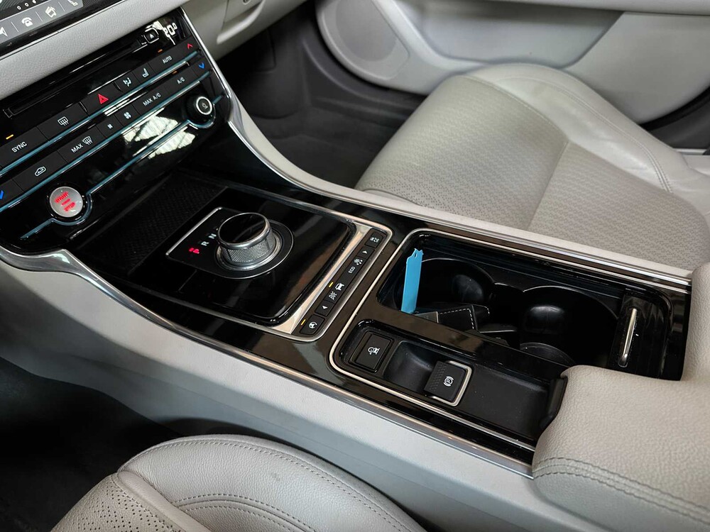 Jaguar XF 2.0d Portfolio 179PS 2017, ND-065-G