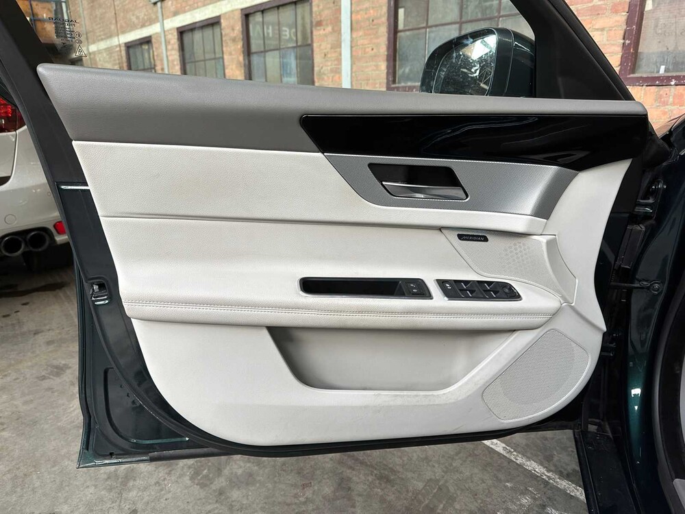 Jaguar XF 2.0d Portfolio 179PS 2017, ND-065-G