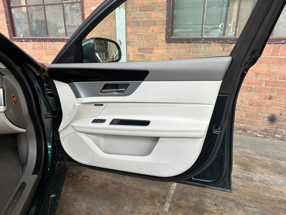 Jaguar XF 2.0d Portfolio 179PS 2017, ND-065-G