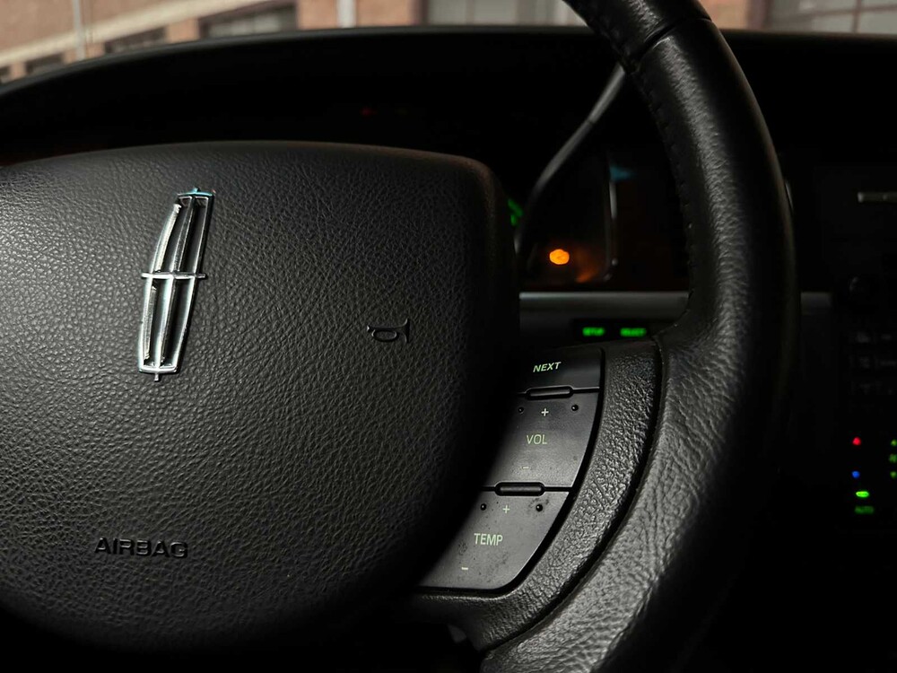 Lincoln Superior Coach Begrafenisauto Town Car 242pk 2009, 43-HRN-4 Youngtimer