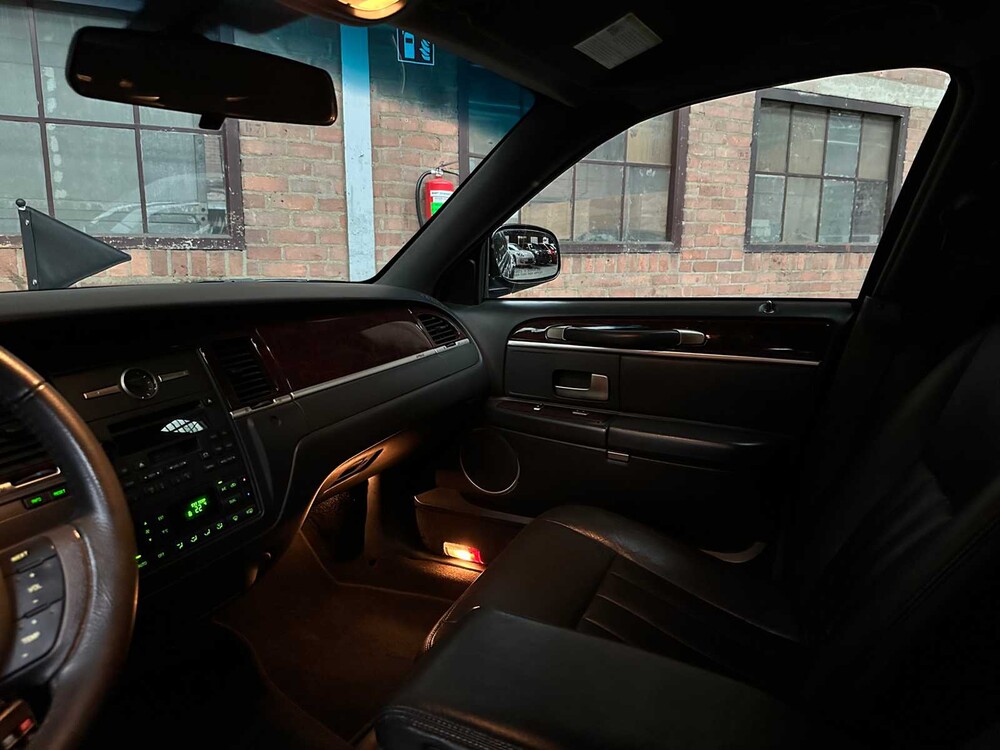 Lincoln Superior Coach Begrafenisauto Town Car 242pk 2009, 43-HRN-4 Youngtimer
