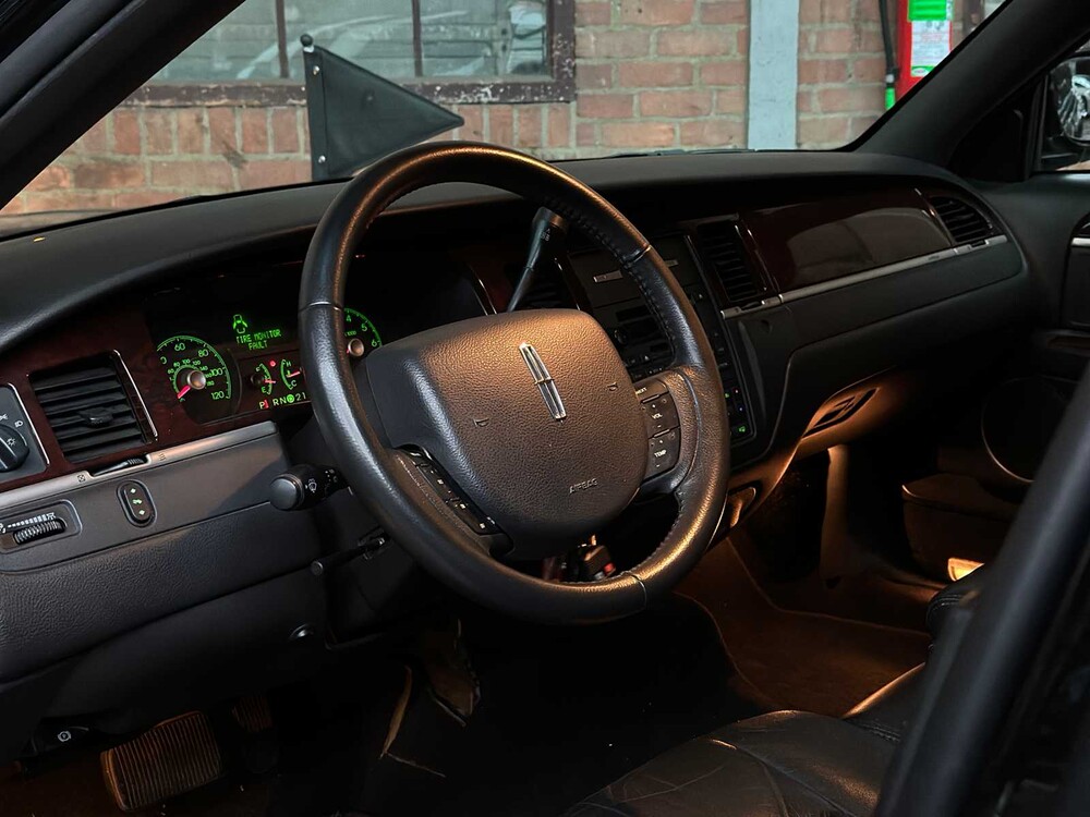 Lincoln Superior Coach Begrafenisauto Town Car 242pk 2009, 43-HRN-4 Youngtimer