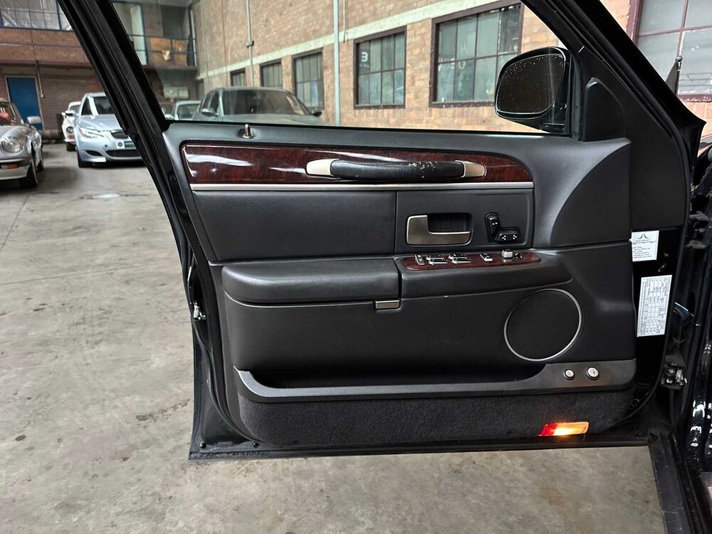 Lincoln Superior Coach Begrafenisauto Town Car 242pk 2009, 43-HRN-4 Youngtimer