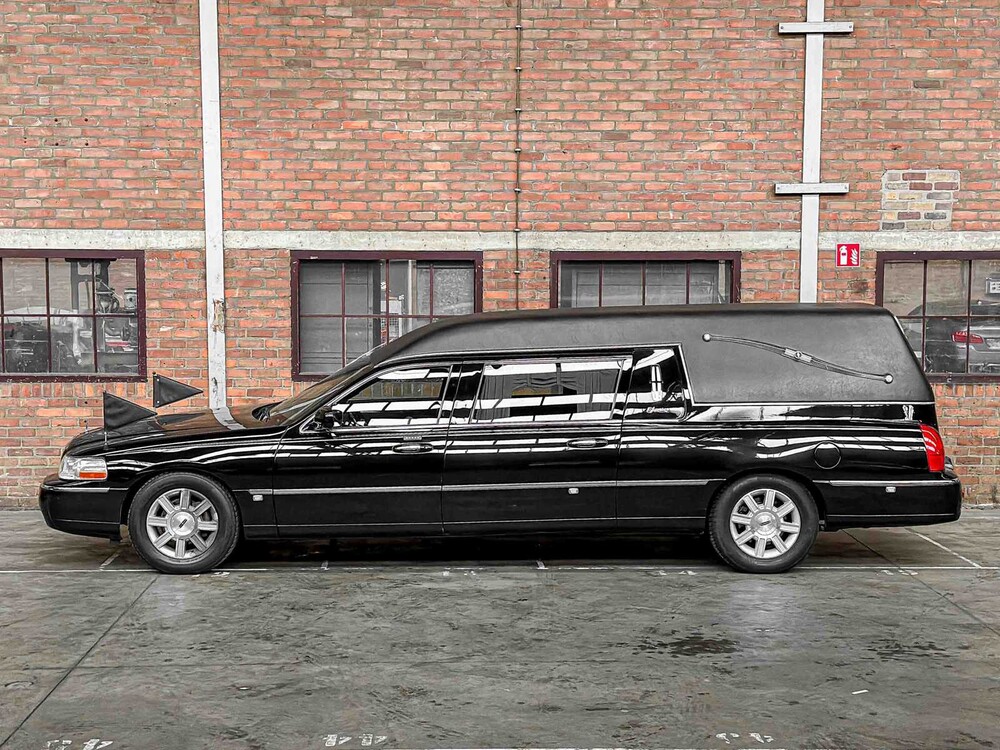 Lincoln Superior Coach Begrafenisauto Town Car 242pk 2009, 43-HRN-4 Youngtimer