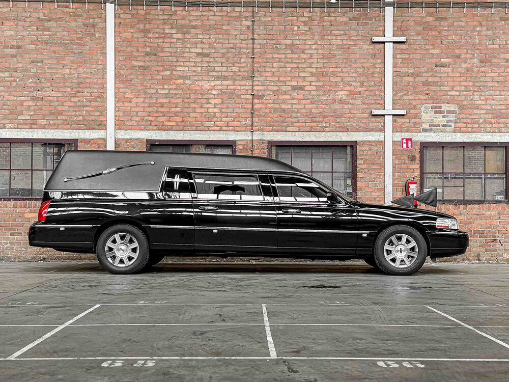 Lincoln Superior Coach Begrafenisauto Town Car 242pk 2009, 43-HRN-4 Youngtimer