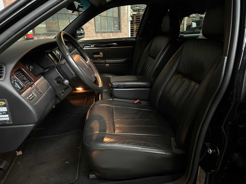 Lincoln Superior Coach Begrafenisauto Town Car 242pk 2009, 43-HRN-4 Youngtimer