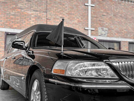 Lincoln Superior Coach Begrafenisauto Town Car 242pk 2009, 43-HRN-4 Youngtimer