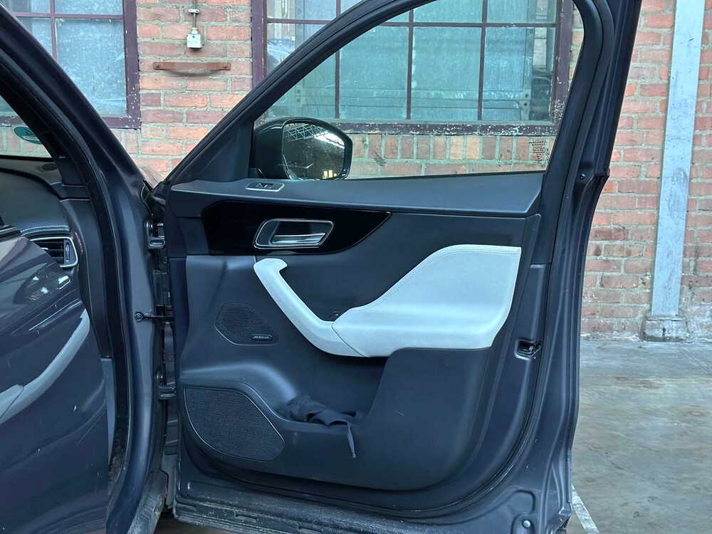 Jaguar F-PACE 2.0 Portfolio AWD 20d 2016 (origineel Nederlands)