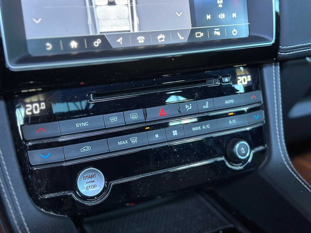 Jaguar F-PACE 2.0 Portfolio AWD 20d 2016 (origineel Nederlands)