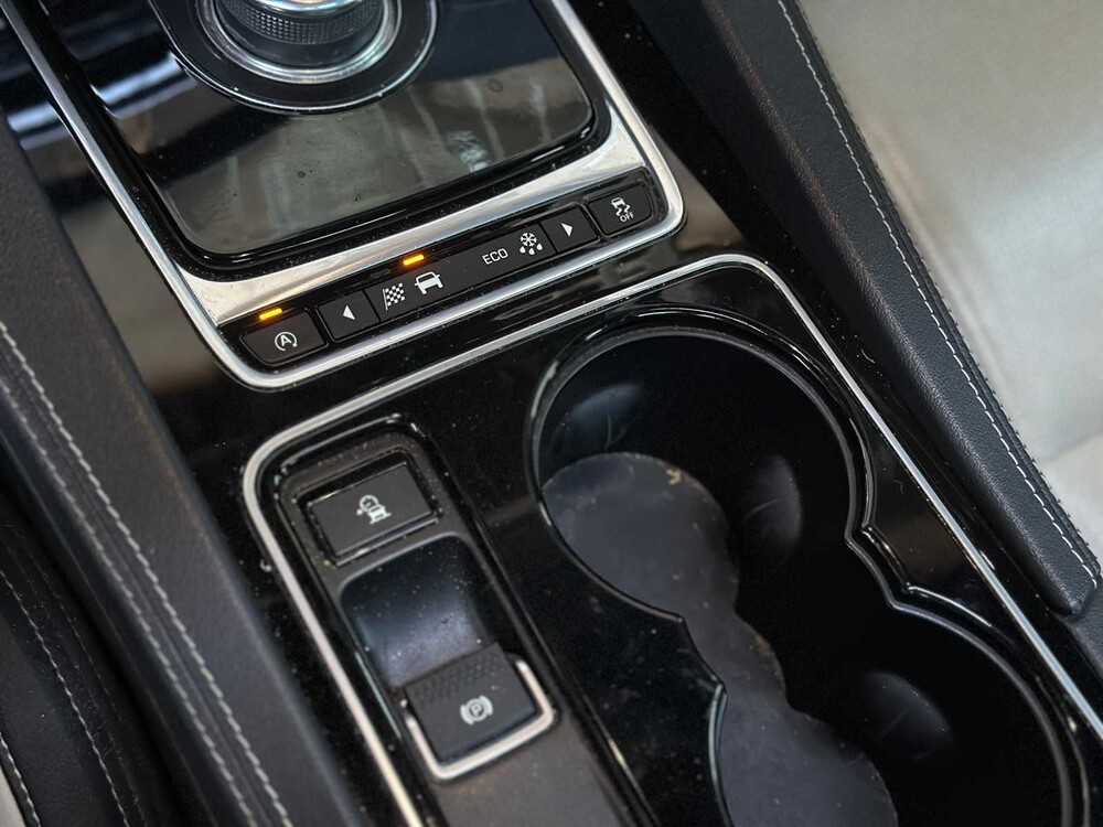 Jaguar F-PACE 2.0 Portfolio AWD 20d 2016 (origineel Nederlands)