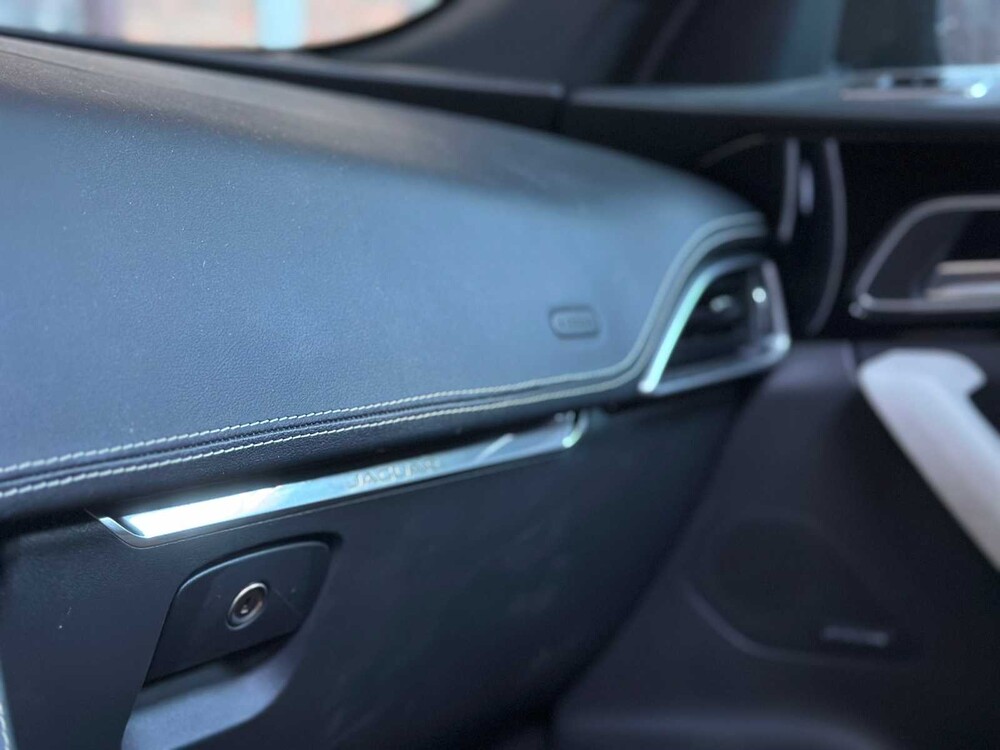 Jaguar F-PACE 2.0 Portfolio AWD 20d 2016 (origineel Nederlands)