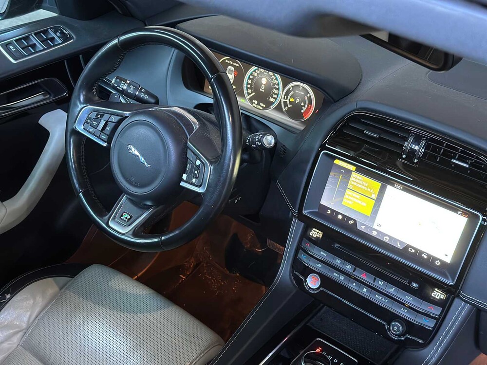 Jaguar F-PACE 2.0 Portfolio AWD 20d 2016 (origineel Nederlands)