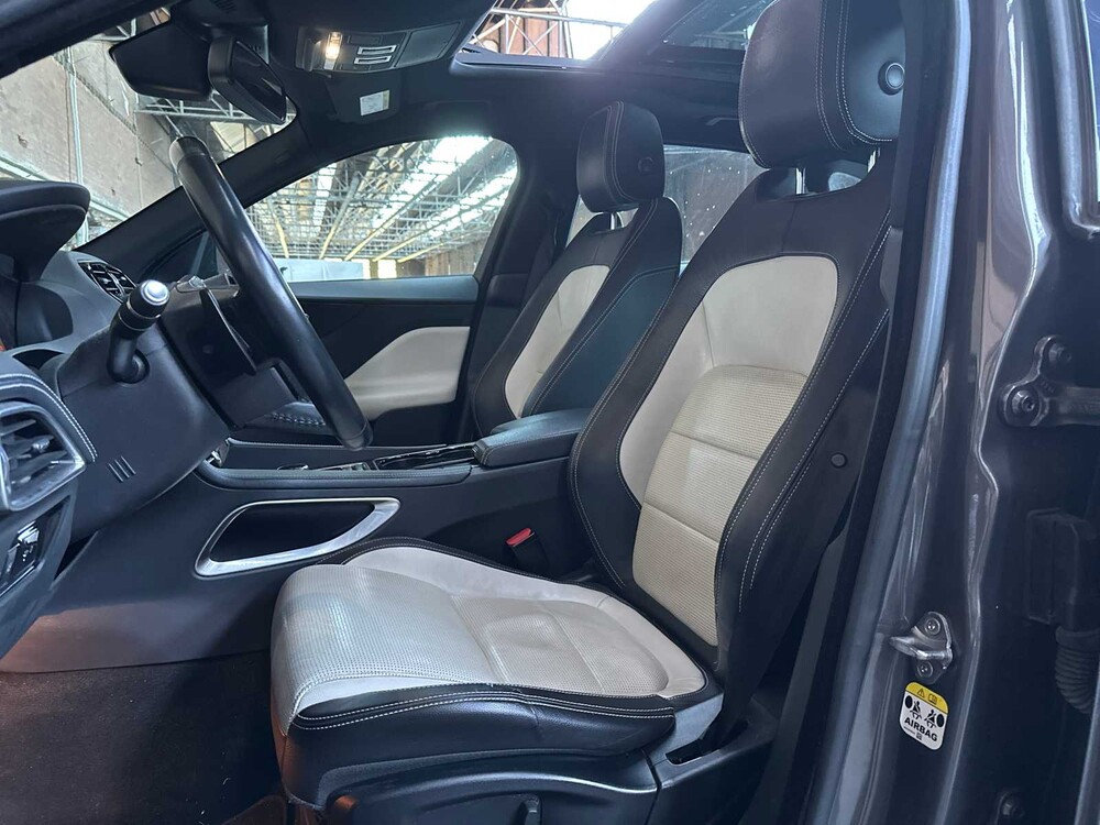 Jaguar F-PACE 2.0 Portfolio AWD 20d 2016 (origineel Nederlands)