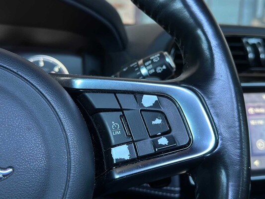 Jaguar F-PACE 2.0 Portfolio AWD 20d 2016 (origineel Nederlands)