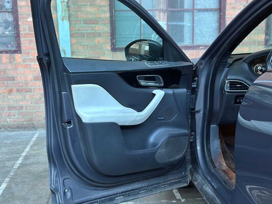 Jaguar F-PACE 2.0 Portfolio AWD 20d 2016 (origineel Nederlands)