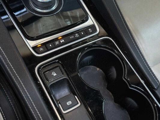 Jaguar F-PACE 2.0 Portfolio AWD 20d 2016 (origineel Nederlands)