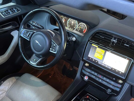 Jaguar F-PACE 2.0 Portfolio AWD 20d 2016 (origineel Nederlands)