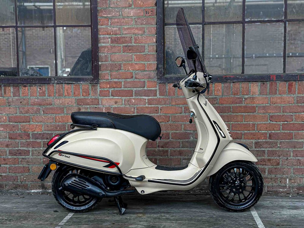 Vespa Sprint 4T Piaggio 2015, DDN-53-B Scooter